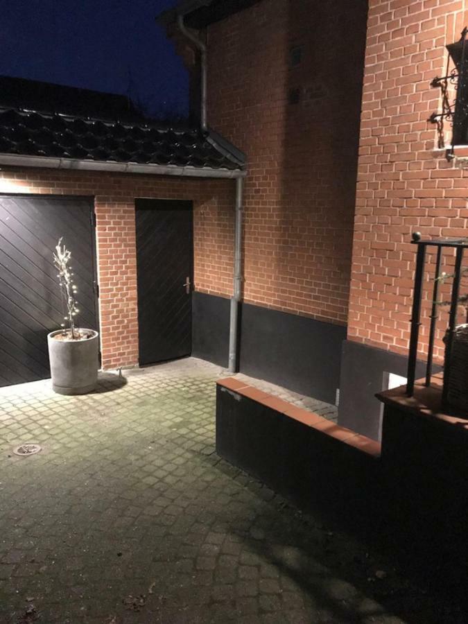Special Offer,One Of Its Kind, Extremely Central In Herning, Danish Hosts, Extremely Clean, Very Quiet Street But A Stonethrough From Bars & Restaurants Leilighet Eksteriør bilde